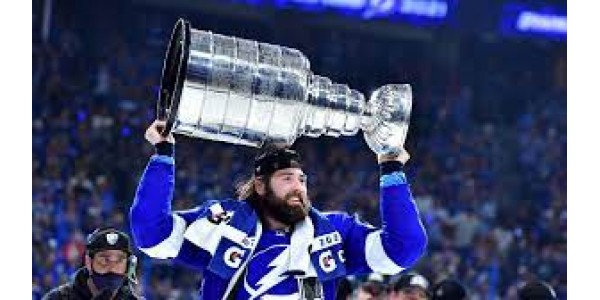 Pat Maroon vann Stanley Cup i rad